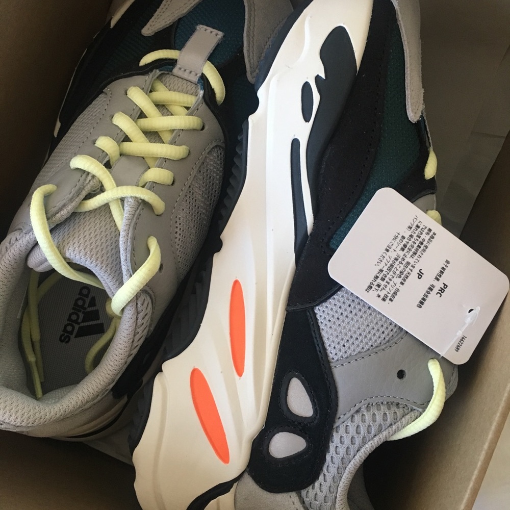 Yeezy boost 700 size 5